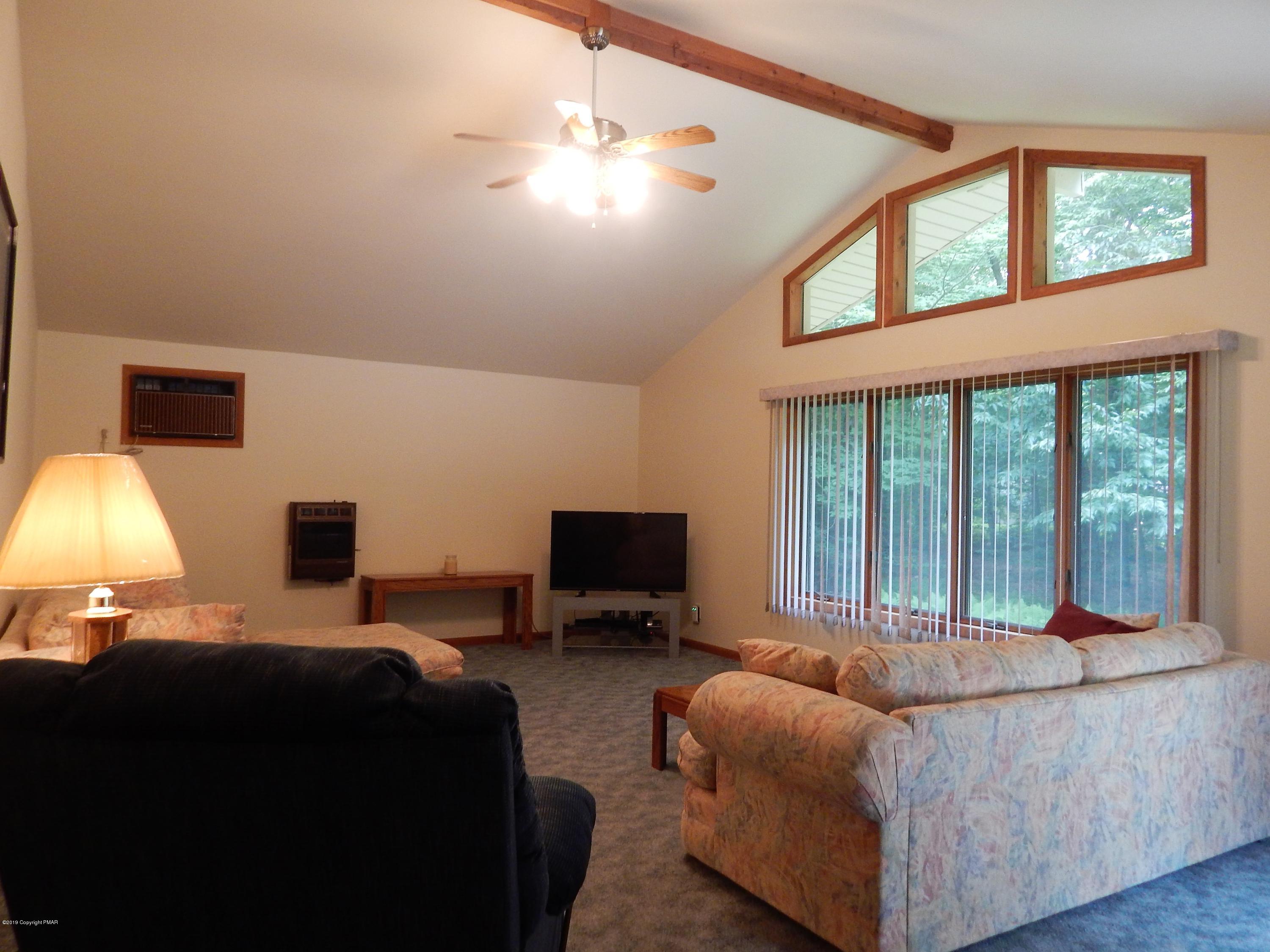 227 Kit Carson Circle Pocono Pines, PA 18350 - Photo 14 of 42 #14-Sapinski Great Room
