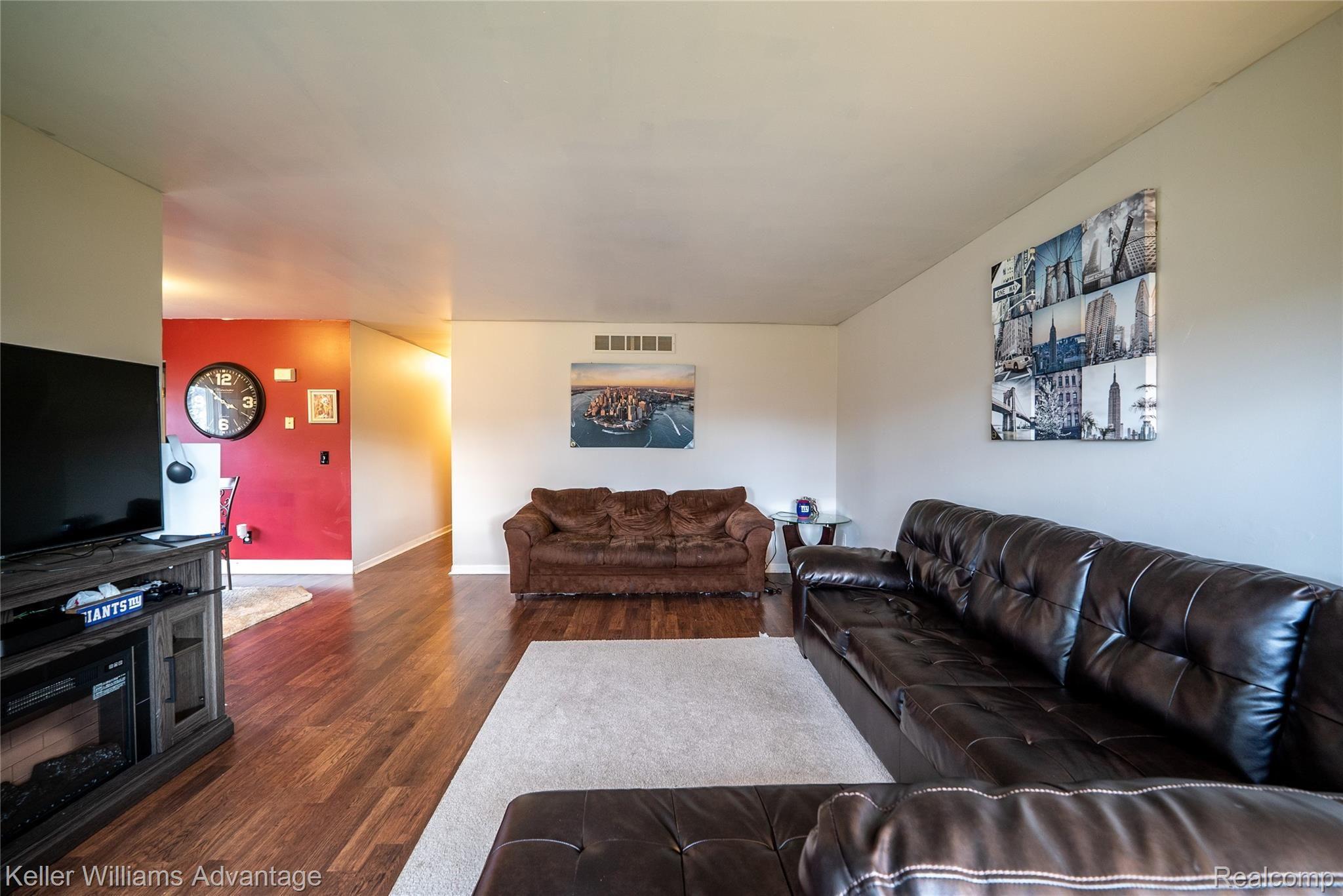 8267 West Point Street Taylor, MI 48180 - Photo 9 of 26 WestpointSt_8267_Living 4.jpg