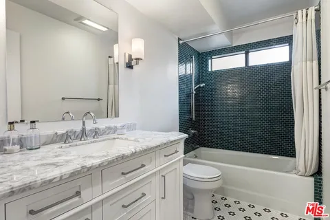$1,199,000 | 858 12th Street, Unit 4, Santa Monica, CA 90403