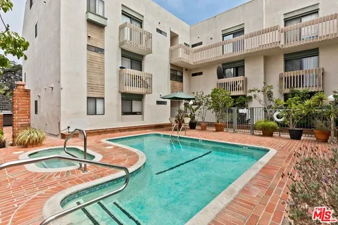 $1,199,000 | 858 12th Street, Unit 4, Santa Monica, CA 90403