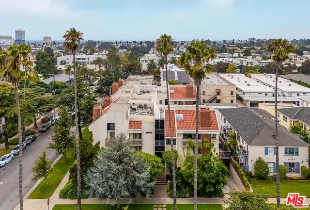 $1,199,000 | 858 12th Street, Unit 4, Santa Monica, CA 90403