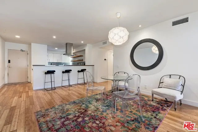 $1,199,000 | 858 12th Street, Unit 4, Santa Monica, CA 90403