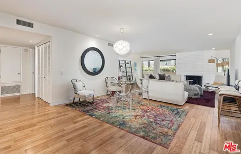 $1,199,000 | 858 12th Street, Unit 4, Santa Monica, CA 90403
