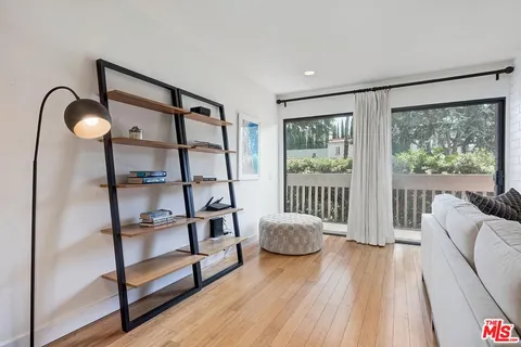 $1,199,000 | 858 12th Street, Unit 4, Santa Monica, CA 90403
