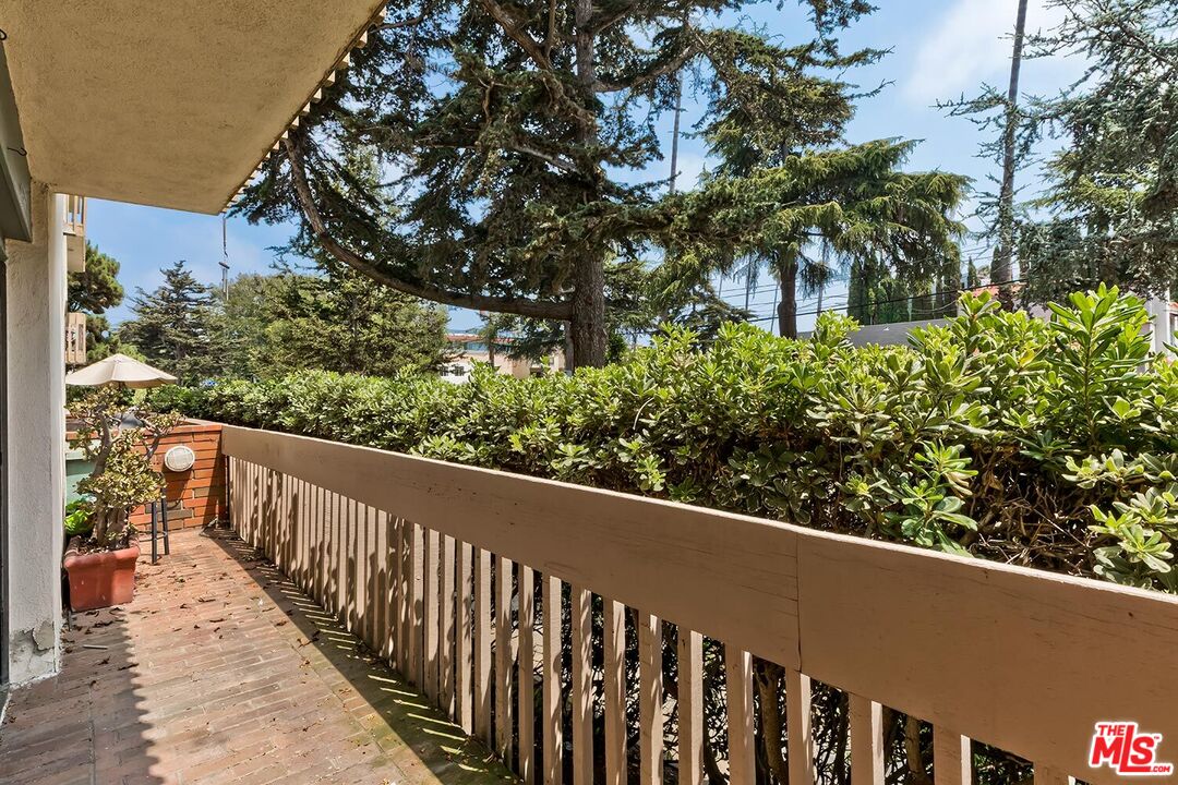 858 12th Street, Unit 4 Santa Monica, CA 90403 - Photo 10 of 18 a balcony with street view