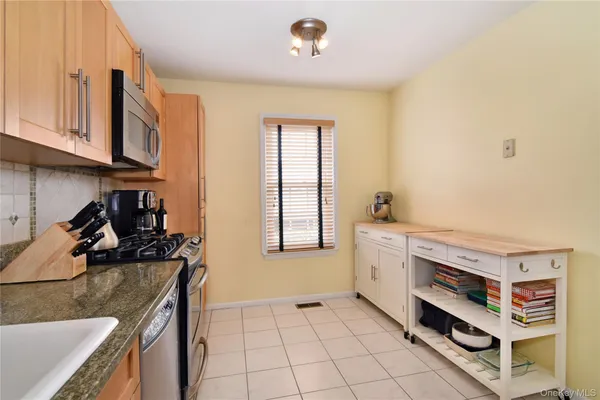 $699,995 | 163 Carrollwood Drive, Tarrytown, NY 10591