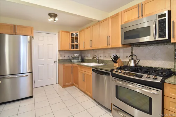 $699,995 | 163 Carrollwood Drive, Tarrytown, NY 10591