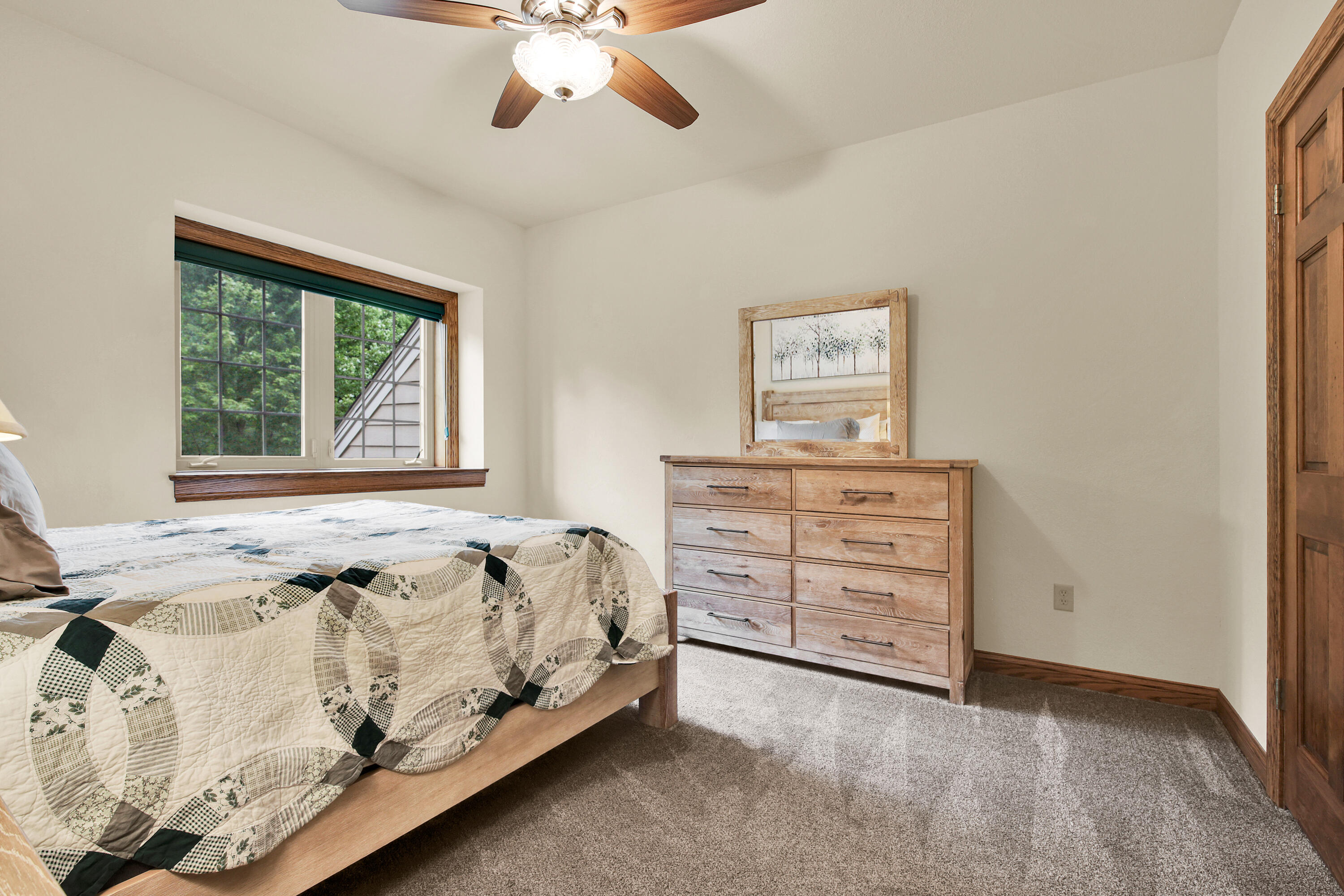 615 Kettle Ridge Richfield, WI 53017 - Photo 19 of 44 2nd Floor Bedroom