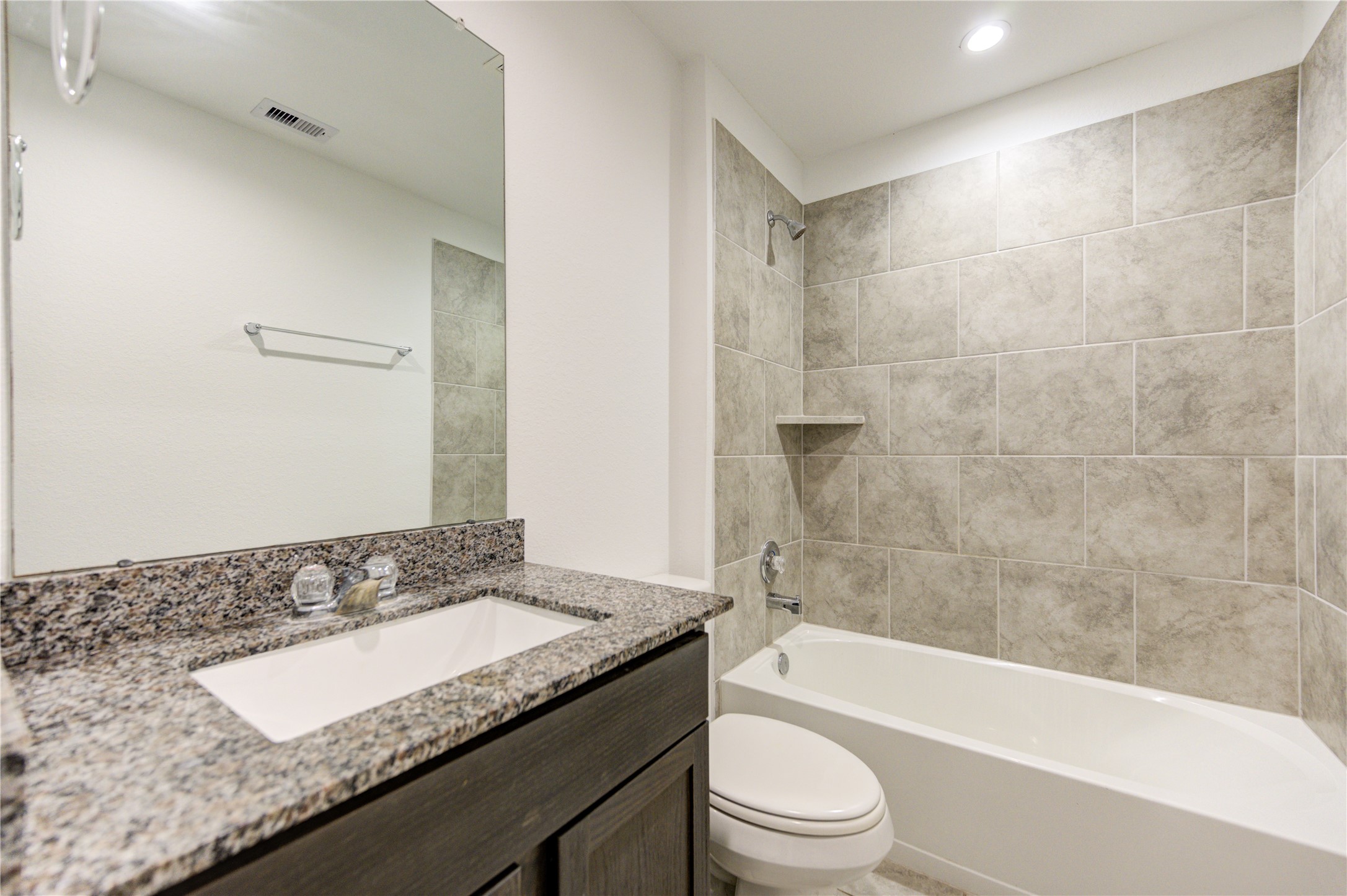 7547 Cattle Walker Court Rosharon, TX 77583 - Photo 20 of 27 Secondary Full Bath