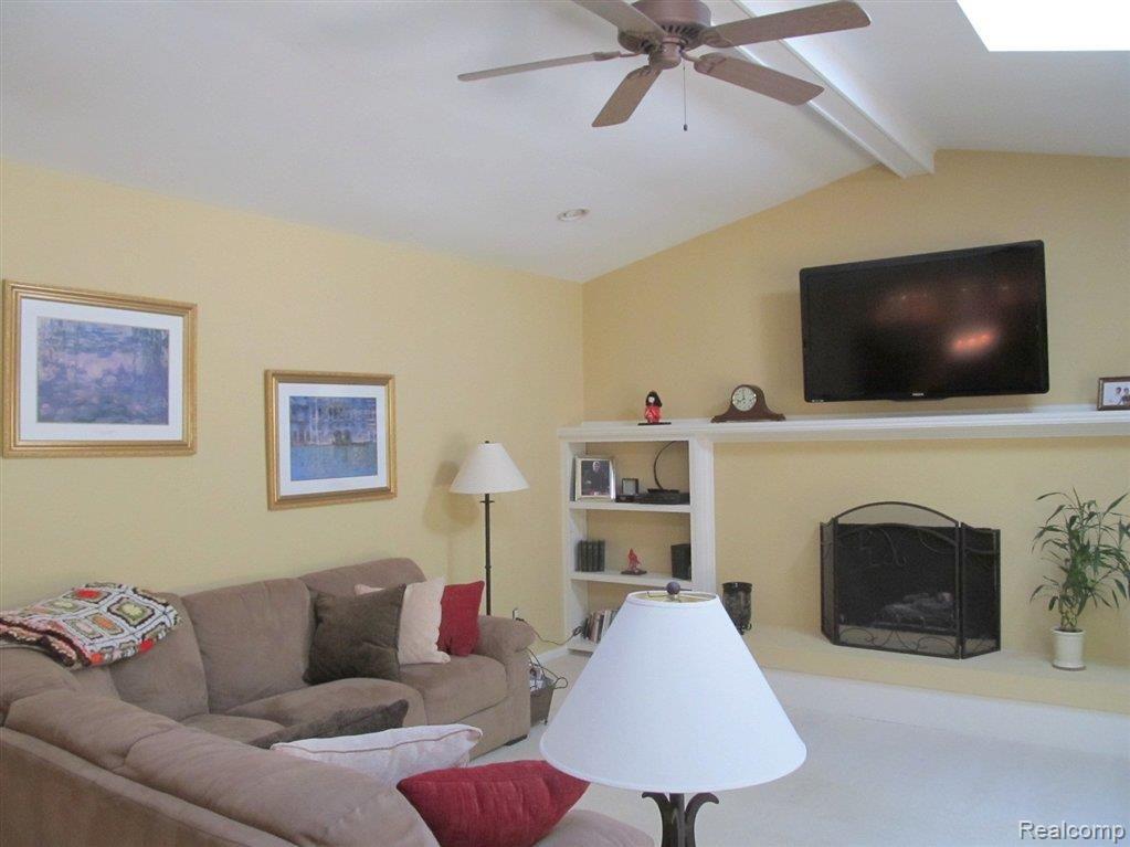 449 Timberline Drive Rochester, MI 48309 - Photo 13 of 21 Family Room