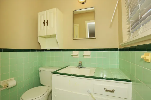 $1,750 | 103 East Meadow Lane, West Columbia, TX 77486