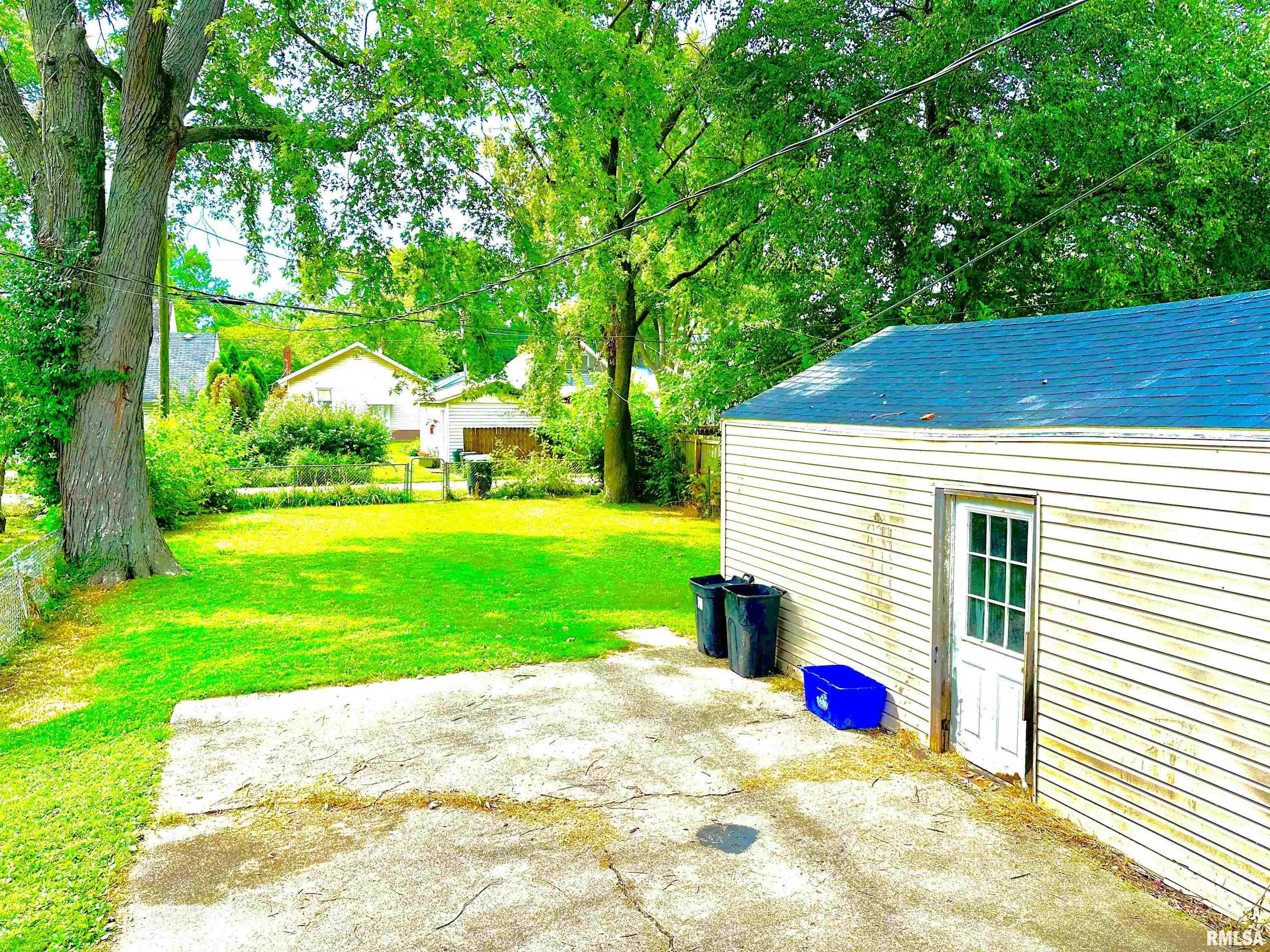 2341 South 12th Street Springfield, IL 62703 - Photo 3 of 12