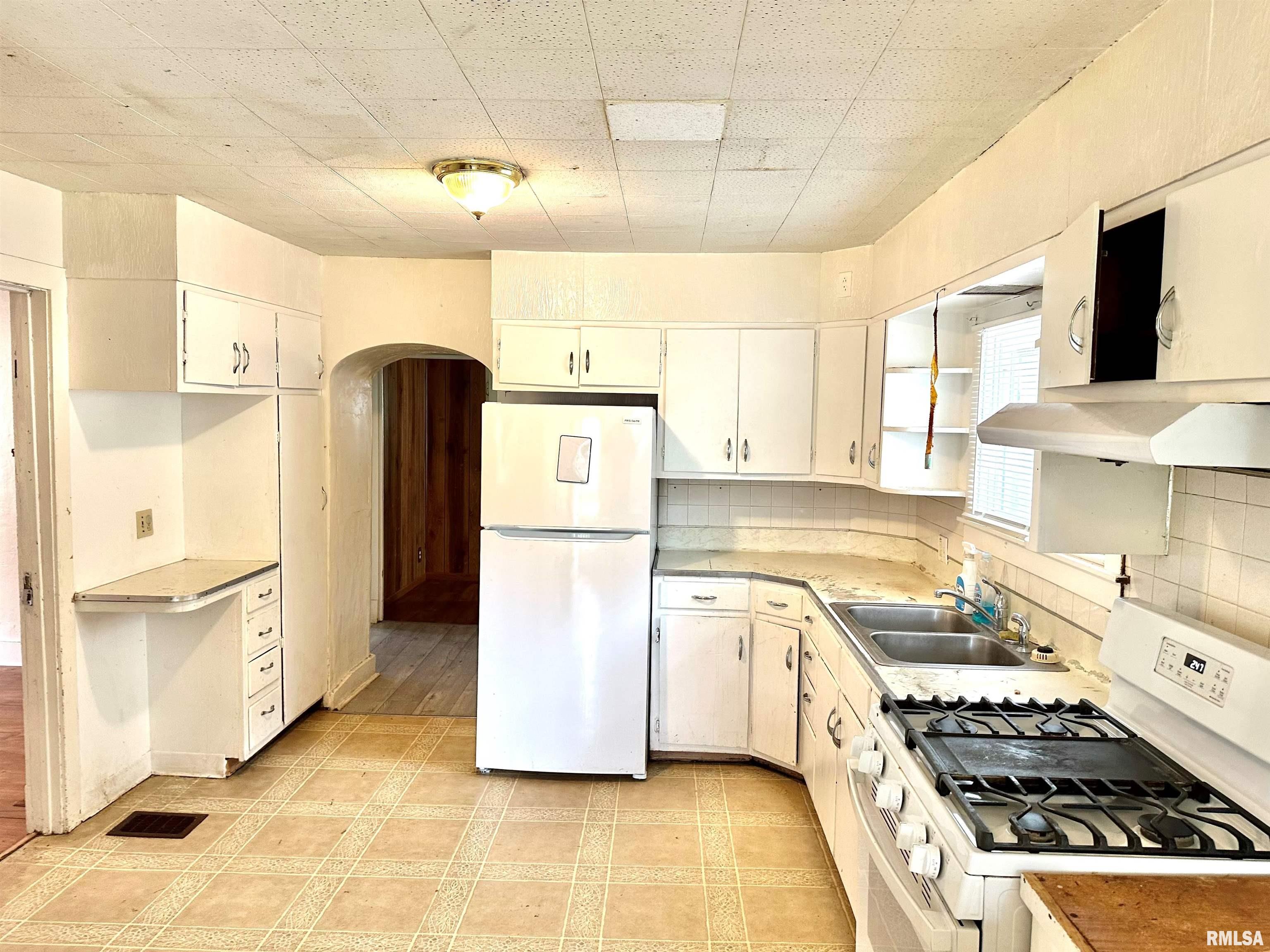 2341 South 12th Street Springfield, IL 62703 - Photo 8 of 12