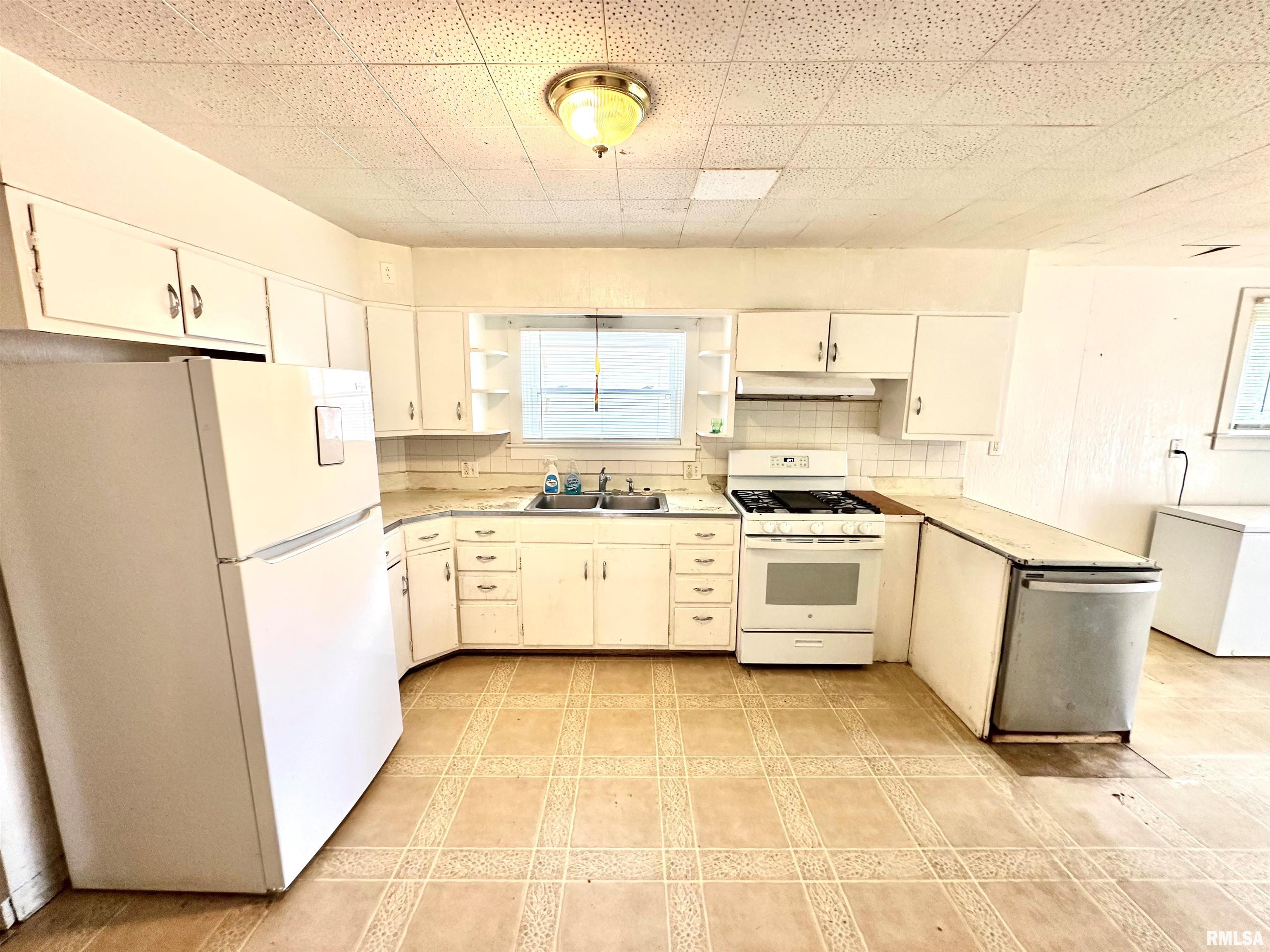 2341 South 12th Street Springfield, IL 62703 - Photo 9 of 12