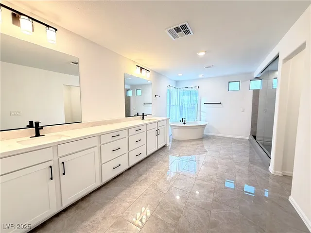 $3,700 | 8415 Iron Heart Lane, Las Vegas, NV 89113