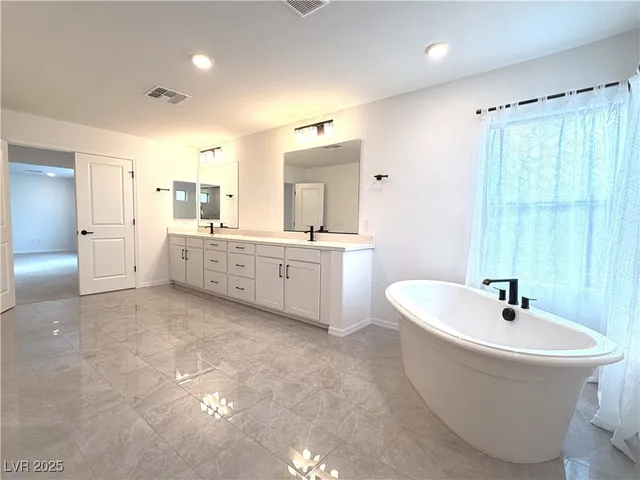 $3,700 | 8415 Iron Heart Lane, Las Vegas, NV 89113