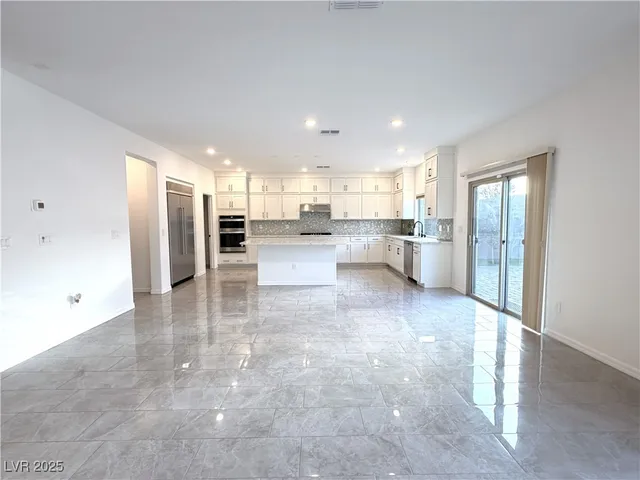 $3,700 | 8415 Iron Heart Lane, Las Vegas, NV 89113