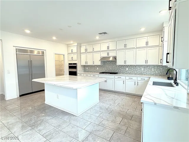 $3,700 | 8415 Iron Heart Lane, Las Vegas, NV 89113