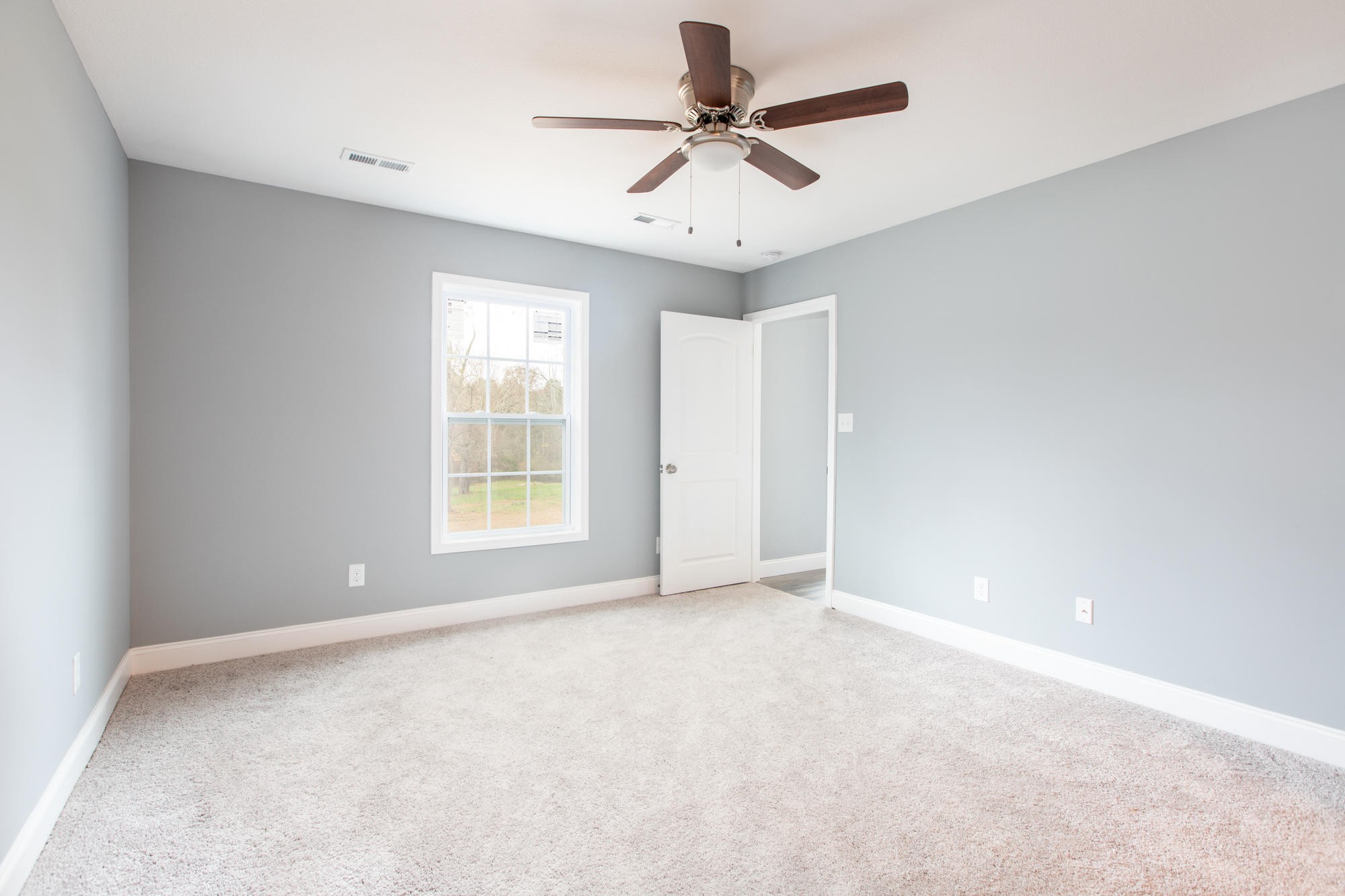 928 Houston Springs Road Greenback, TN 37742 - Photo 20 of 31 a view of an empty room with a window