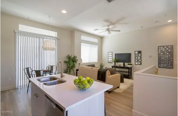 $2,295 | 2015 North 50th Street, Unit 50, Phoenix, AZ 85008