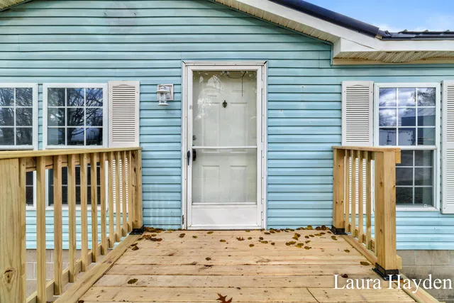 $242,900 | 6220 West Riverside Drive, Saranac, MI 48881