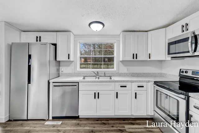 $242,900 | 6220 West Riverside Drive, Saranac, MI 48881