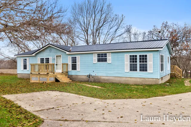 $242,900 | 6220 West Riverside Drive, Saranac, MI 48881