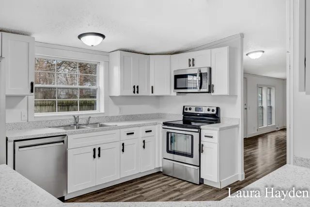 $242,900 | 6220 West Riverside Drive, Saranac, MI 48881