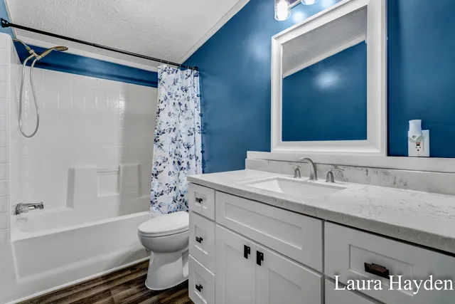 $242,900 | 6220 West Riverside Drive, Saranac, MI 48881