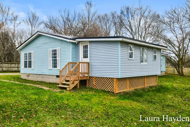 $242,900 | 6220 West Riverside Drive, Saranac, MI 48881