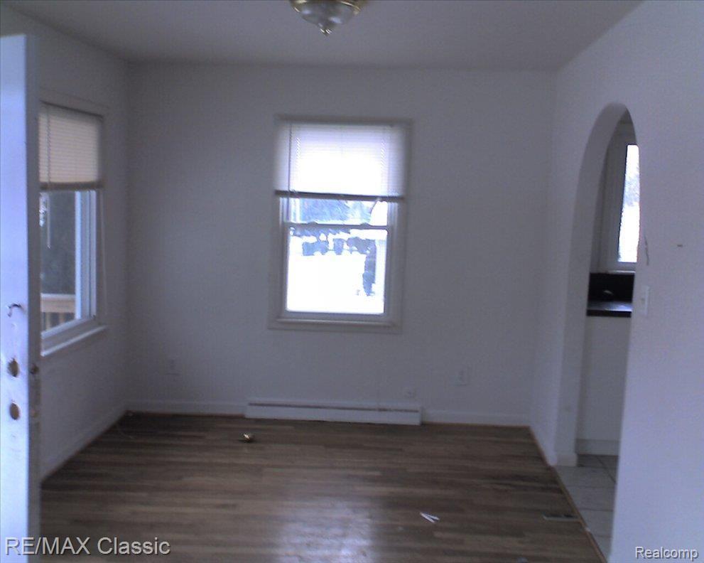 461 Maxwell Road Pontiac, MI 48342 - Photo 6 of 9 DINING AREA