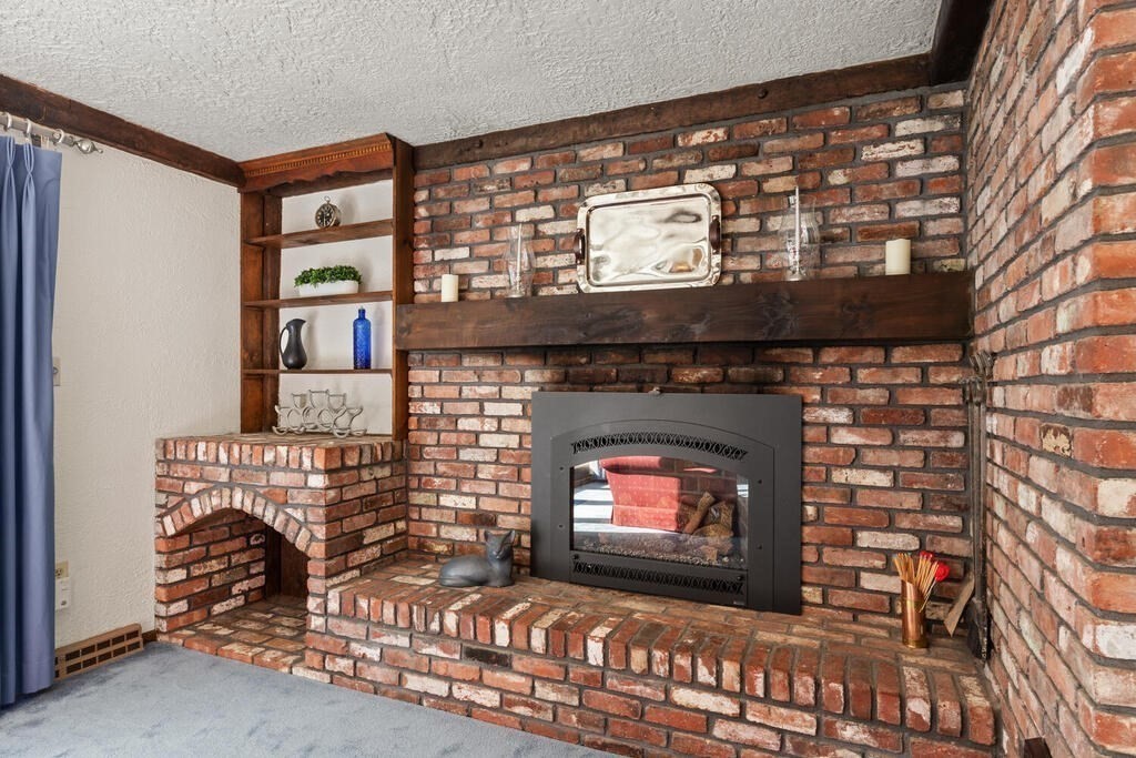 14 Parkerville Road Chelmsford, MA 01824 - Photo 16 of 34 a living room with fireplace