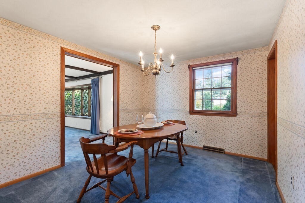 14 Parkerville Road Chelmsford, MA 01824 - Photo 7 of 34 a dining room with furniture and window