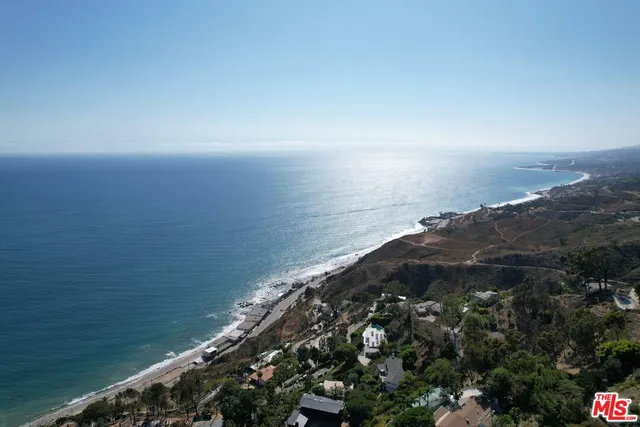 $2,295,000 | 20555 Little Rock Way, Malibu, CA 90265