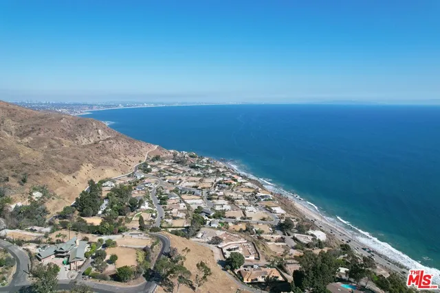 $2,295,000 | 20555 Little Rock Way, Malibu, CA 90265