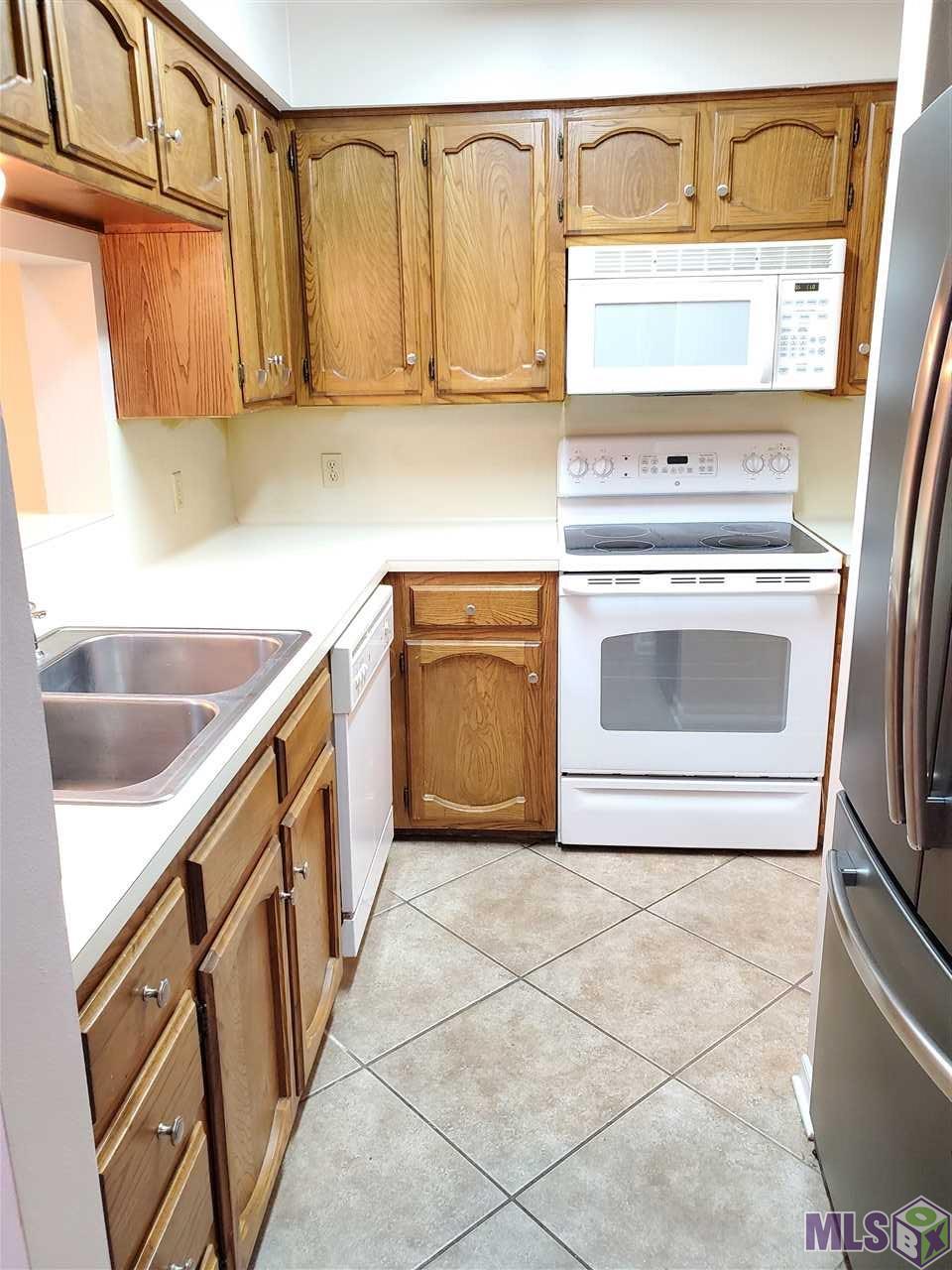 3330 Willard Street, Unit 802 Baton Rouge, LA 70802 - Photo 7 of 15 kitchen