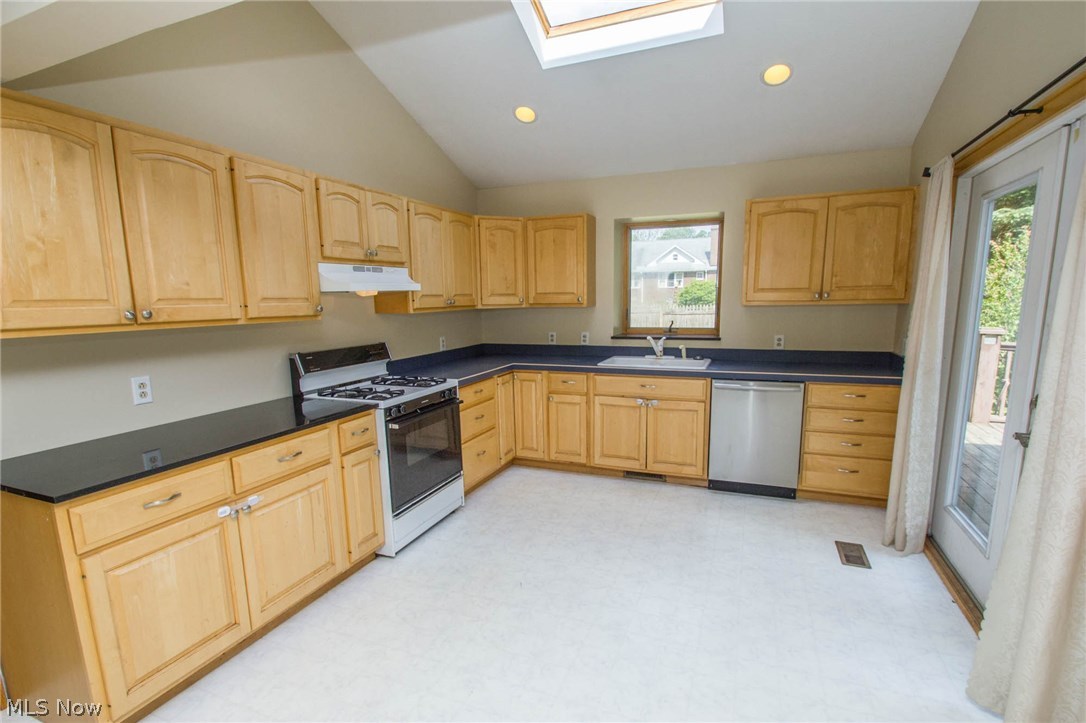 891 Ewart Road Akron, OH 44312 - Photo 13 of 34