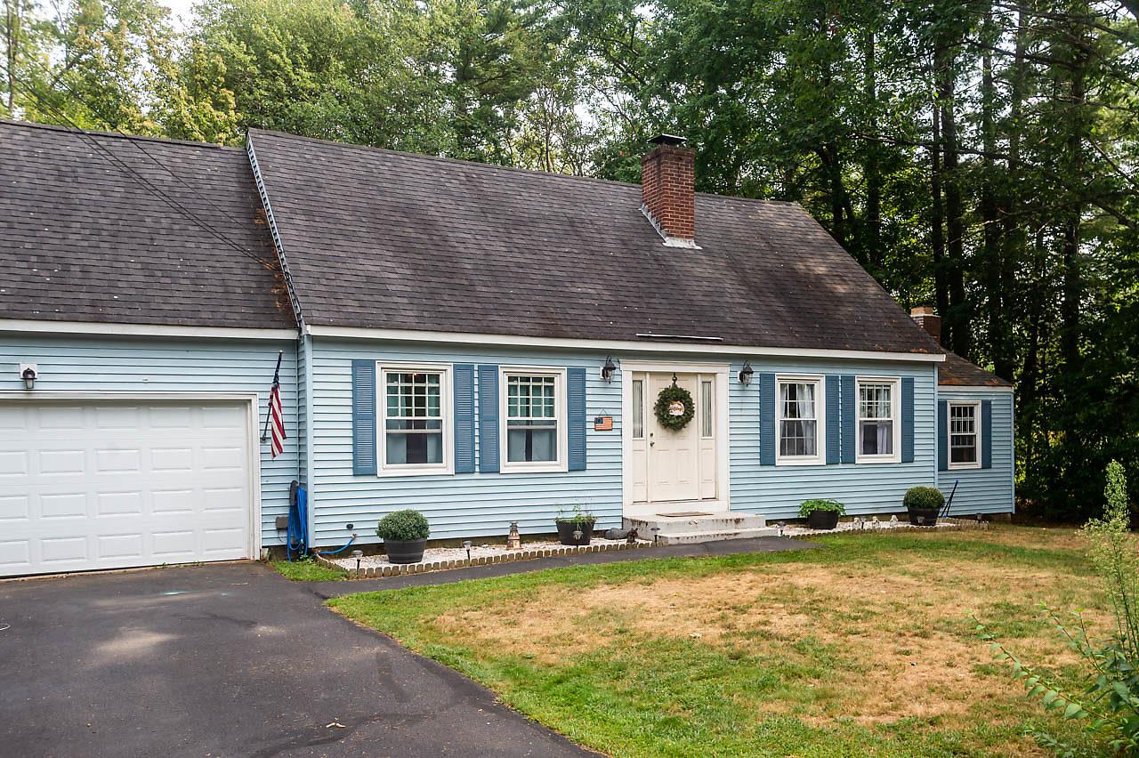 13 Thomas Street Rochester, NH 03867 - Photo 1 of 40