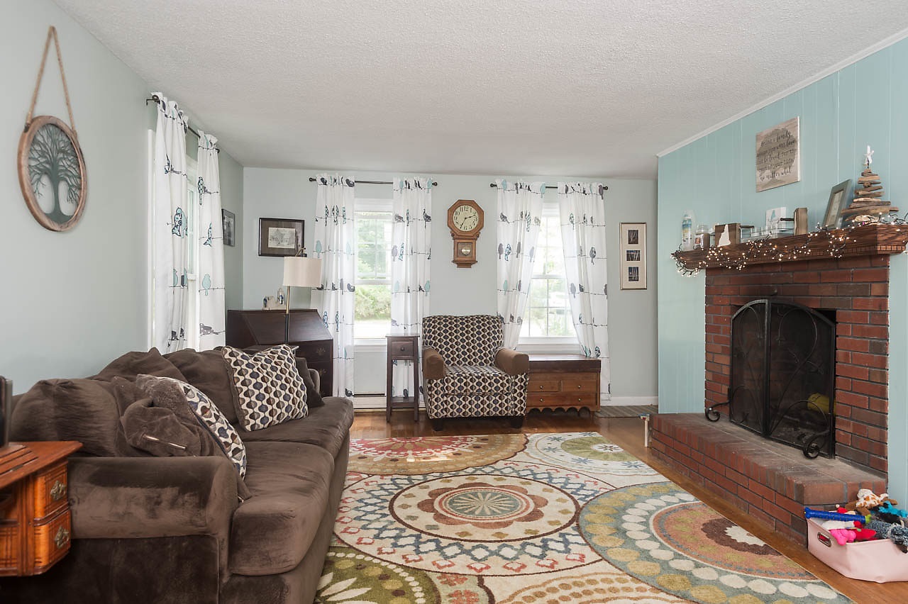 13 Thomas Street Rochester, NH 03867 - Photo 2 of 40