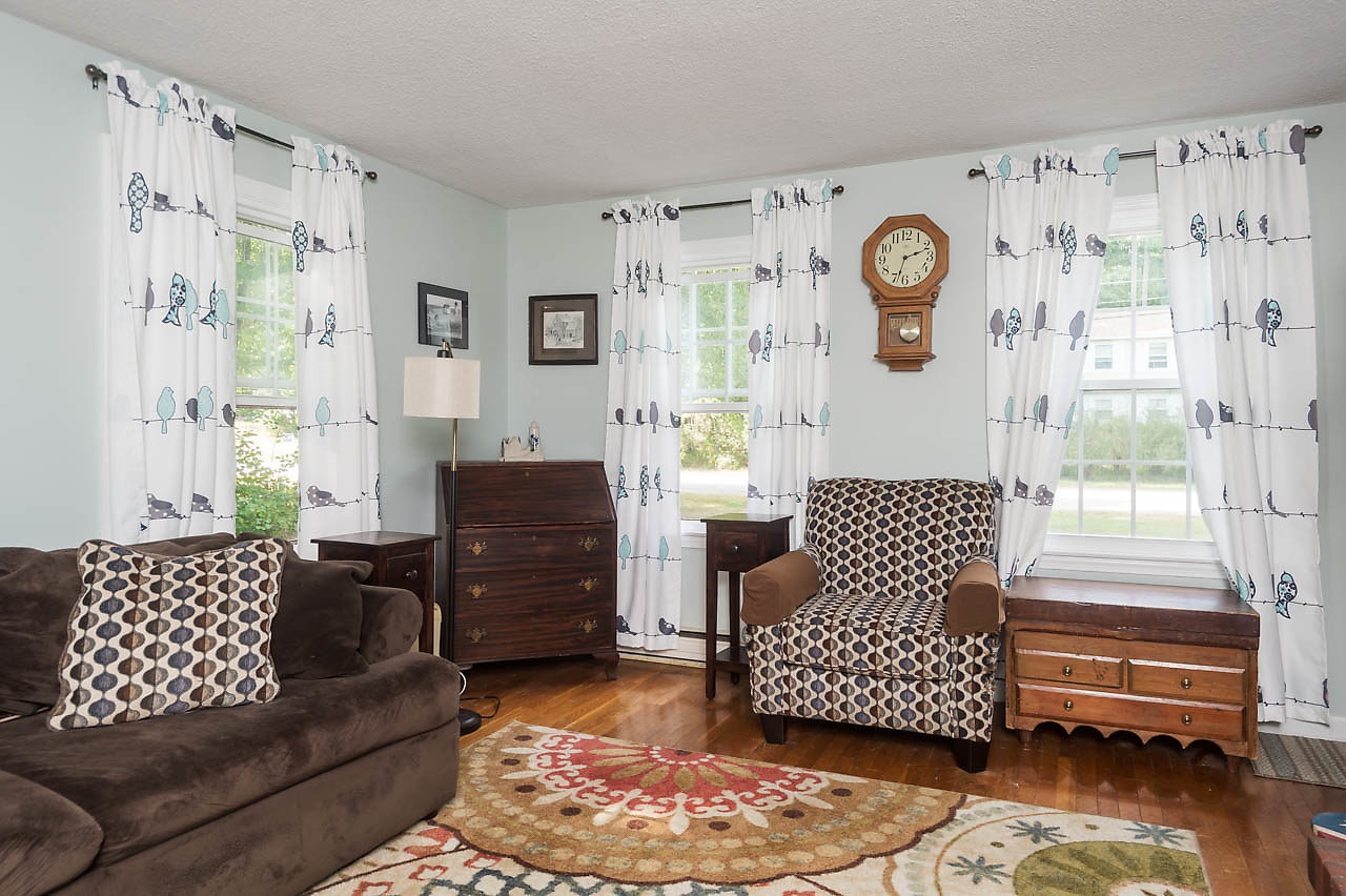 13 Thomas Street Rochester, NH 03867 - Photo 3 of 40