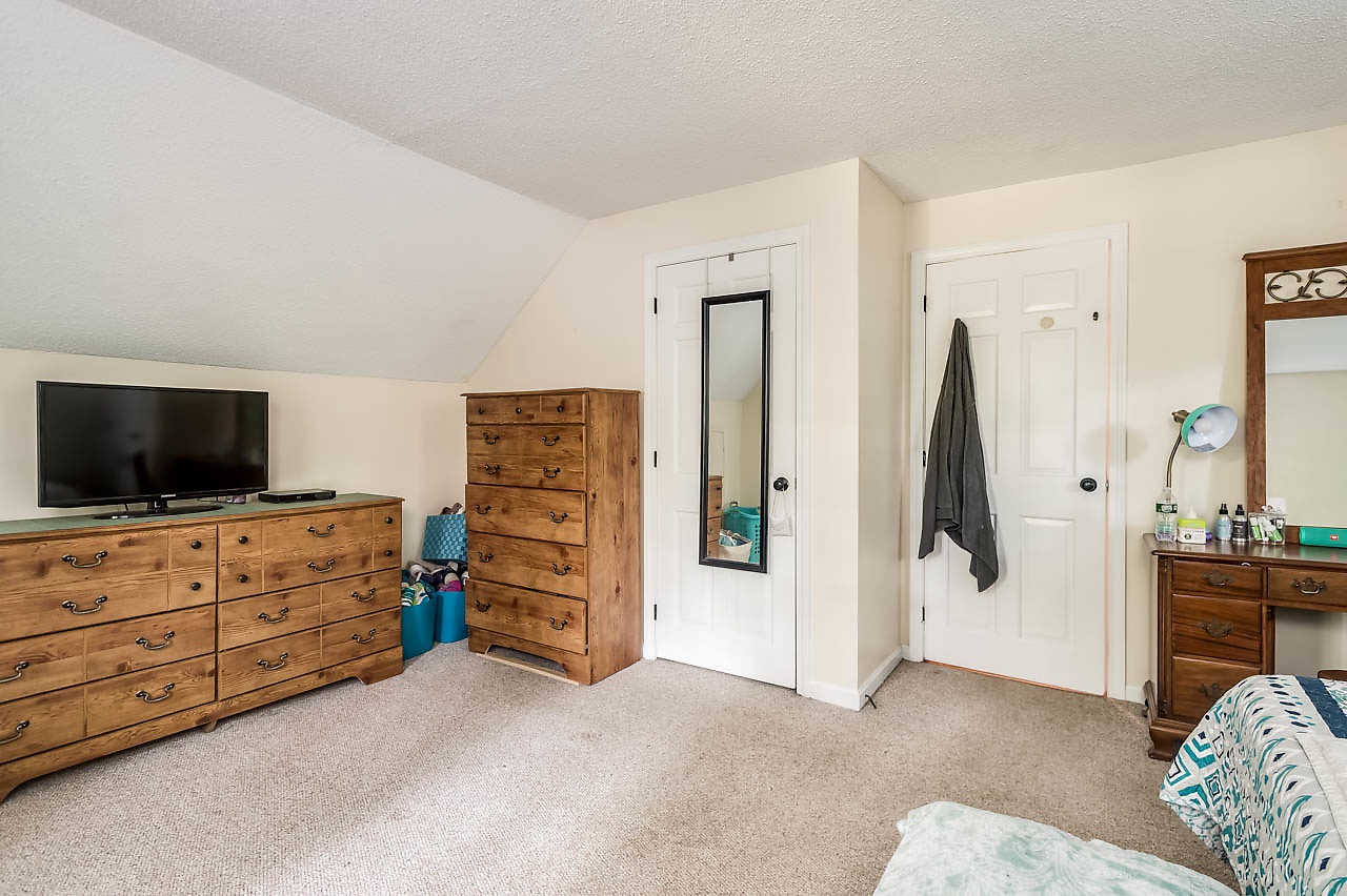 13 Thomas Street Rochester, NH 03867 - Photo 22 of 40
