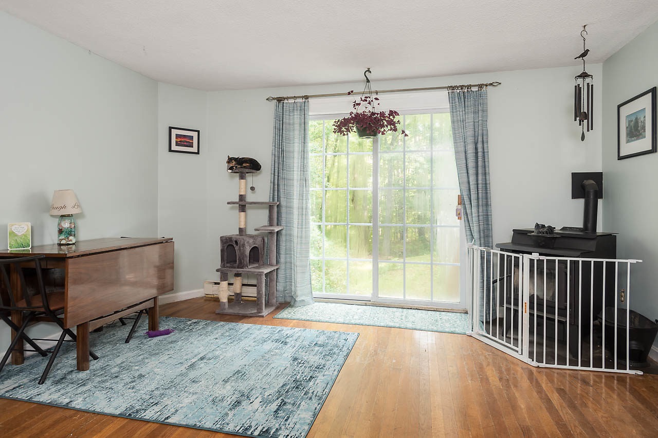 13 Thomas Street Rochester, NH 03867 - Photo 4 of 40
