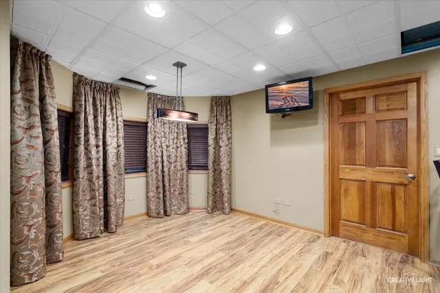 a view of livingroom with furniture