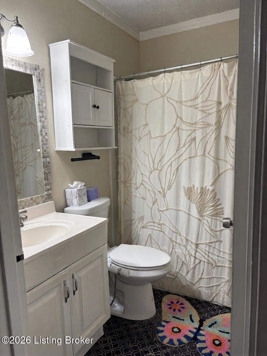 2725 Alanmede Road Louisville, KY 40205 - Photo 7 of 15 Bathroom