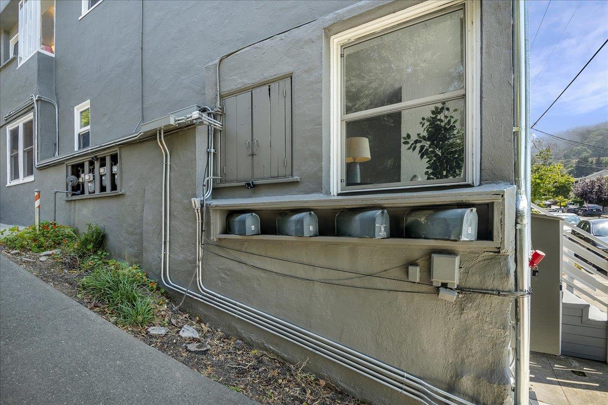 507 Easterby Street Sausalito, CA 94965 - Photo 77 of 90 a living room with furniture