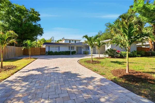 $875,000 | 630 Corwood Drive, Sarasota, FL 34234