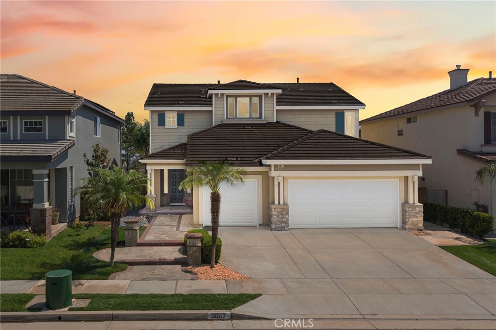 a front view of house with garage and yard