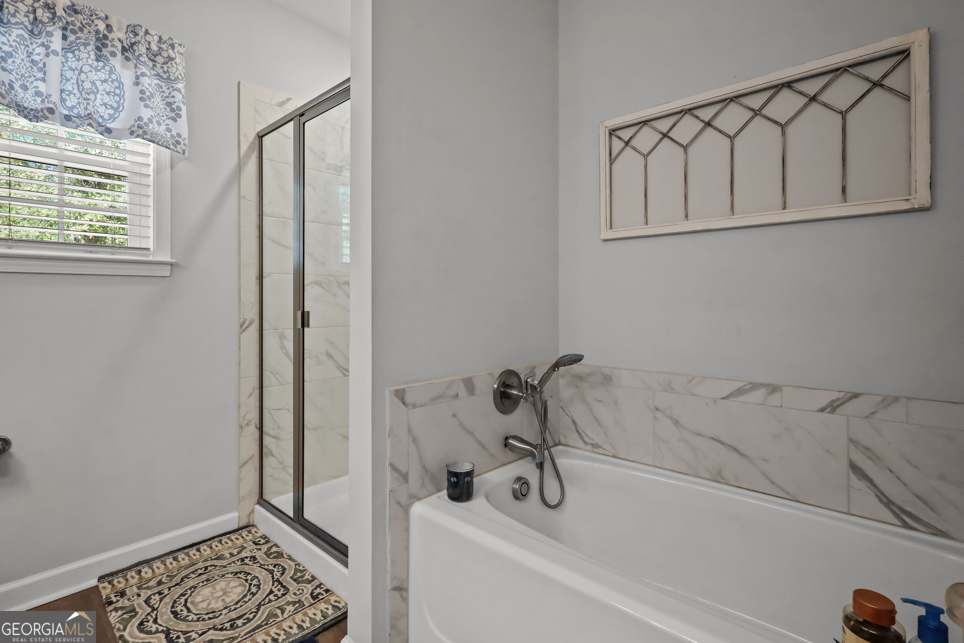 189 Common Way Jesup, GA 31545 - Photo 17 of 30 a bathroom with a bathtub