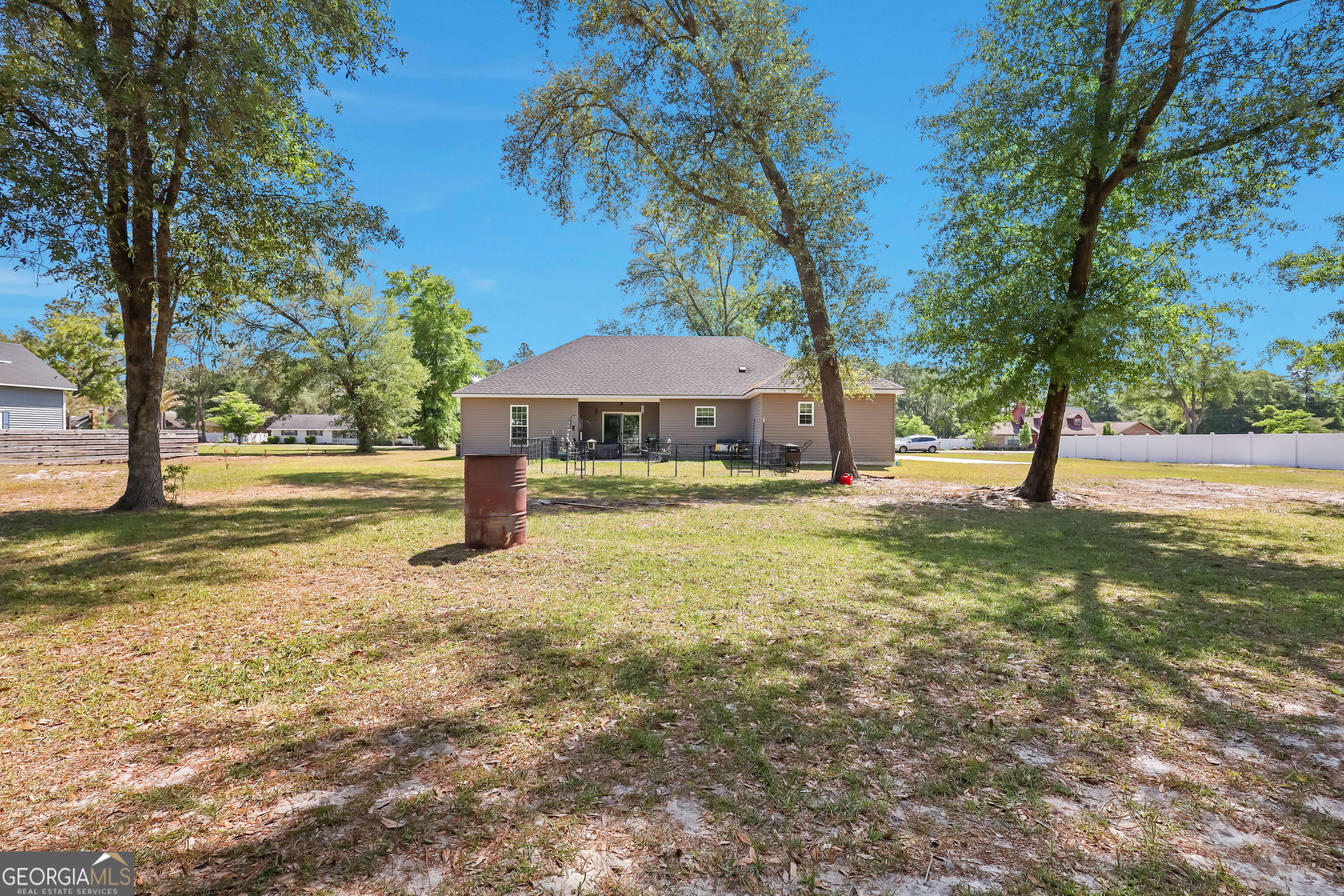 189 Common Way Jesup, GA 31545 - Photo 28 of 30 a backyard of a house