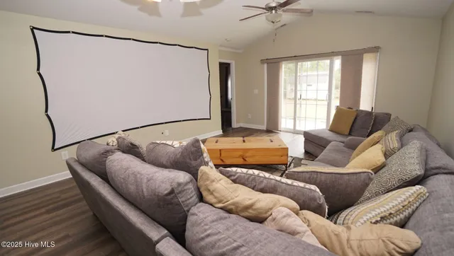 $1,995 | 412 Ridgeway Drive, Sneads Ferry, NC 28460